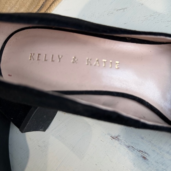 Kelly & Katie Classic Black Heels - Picture 8 of 12